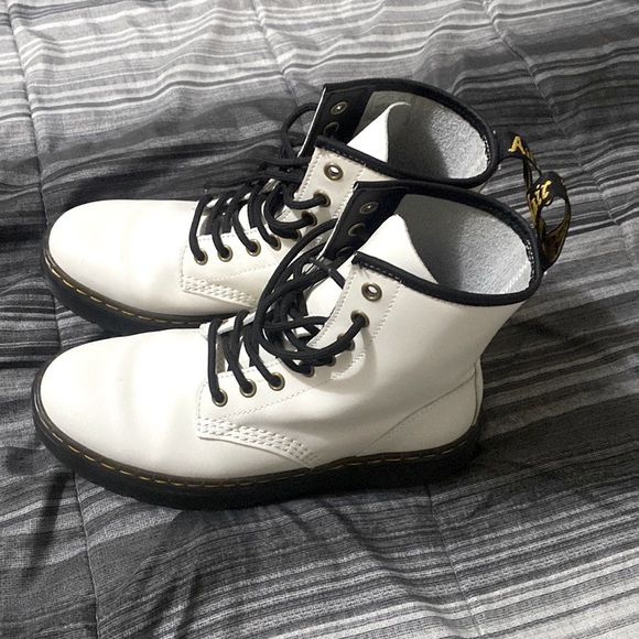 Dr Marten white laced boots - Picture 1 of 1